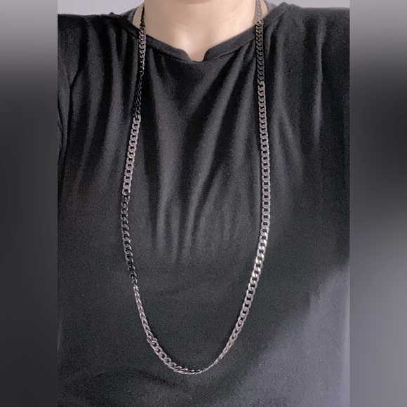 Black and metal chain necklace - Picture 2 of 2